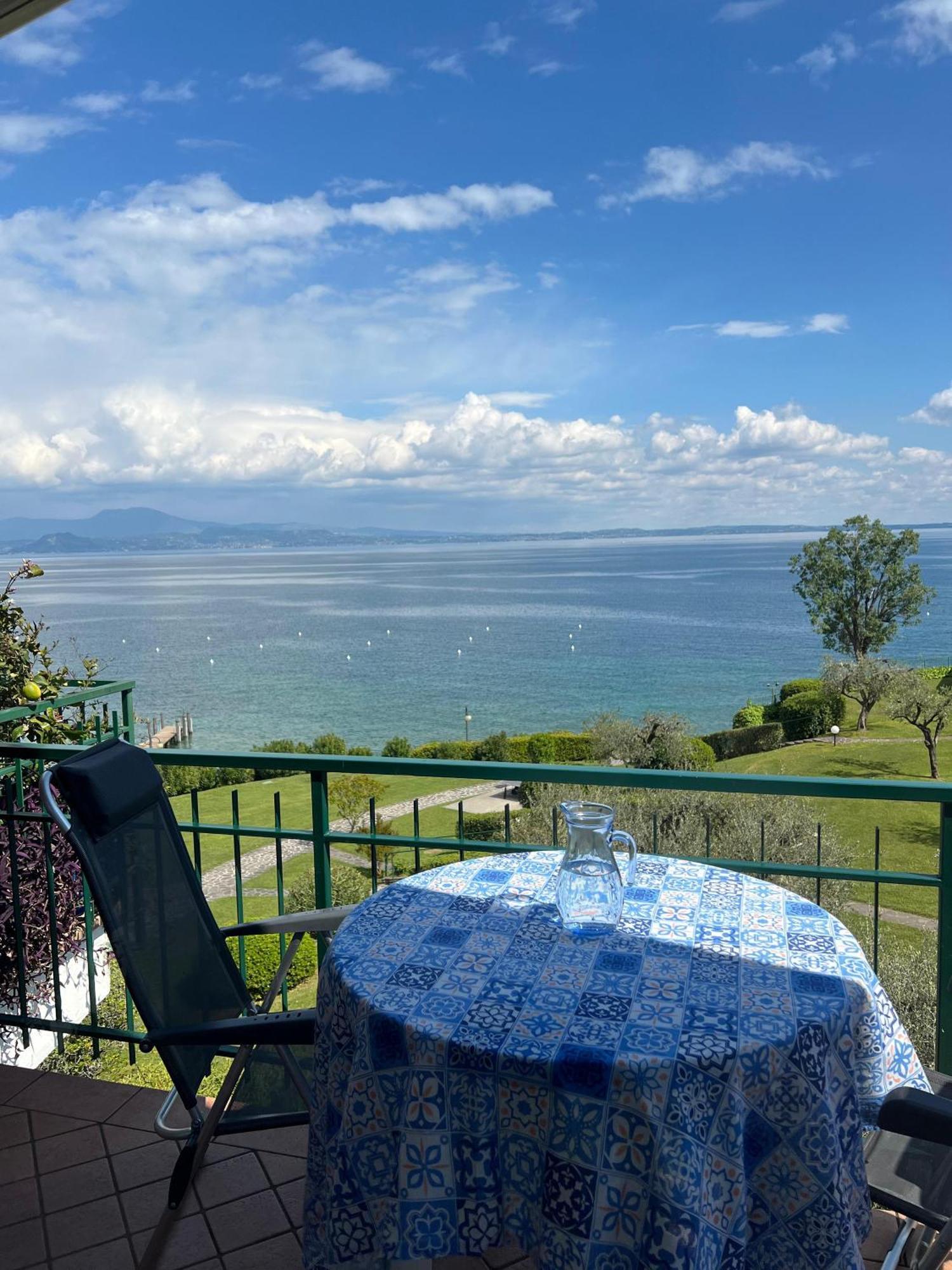 Front Lake Amazing View Manerba del Garda Exterior photo